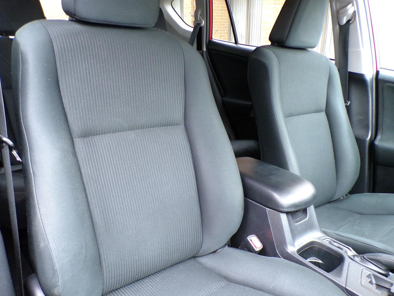 2016 Toyota RAV4 LE AWD Photo