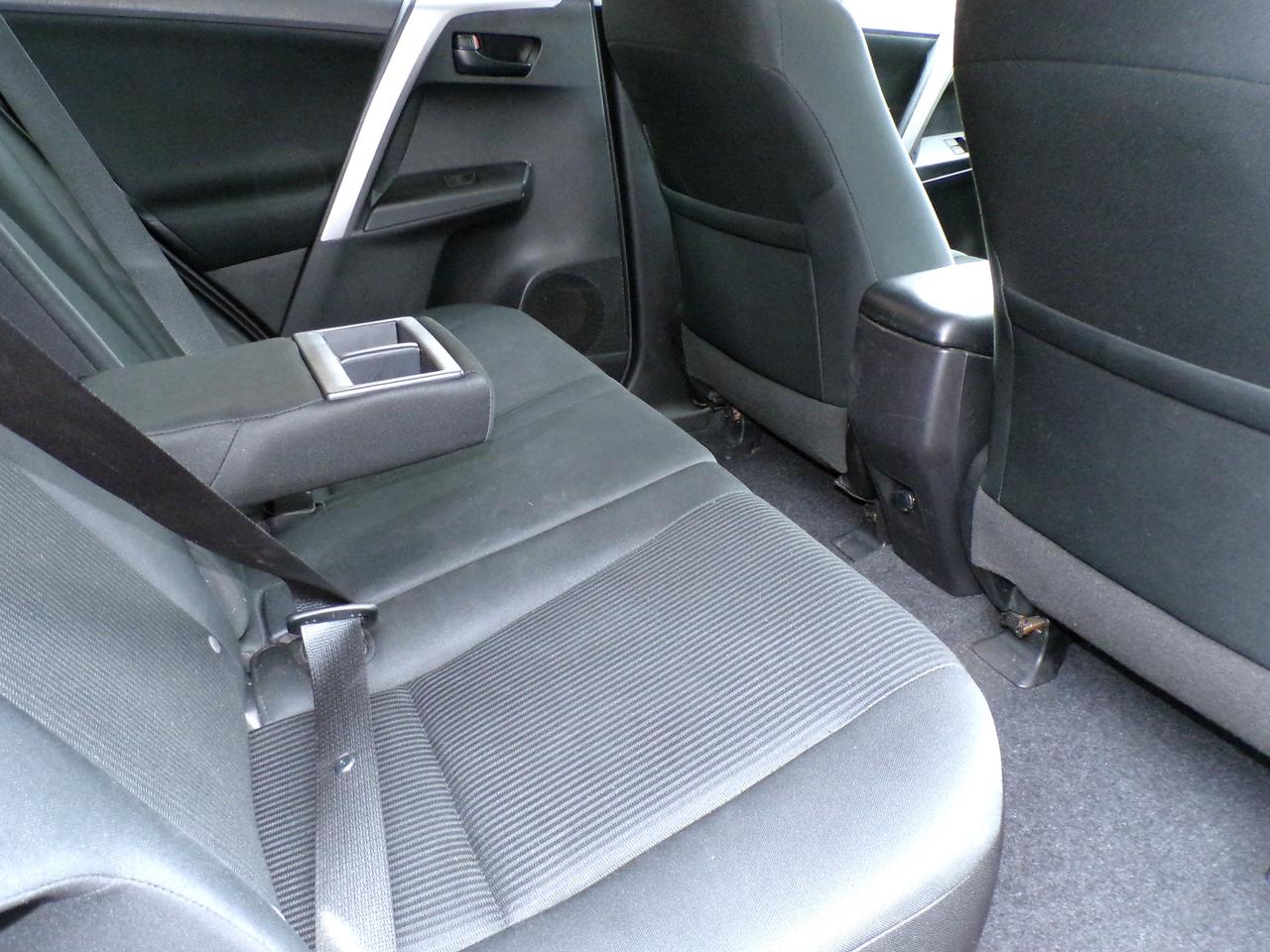 2016 Toyota RAV4 LE AWD Photo