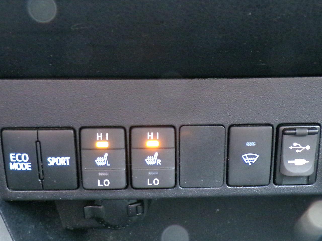 2016 Toyota RAV4 LE AWD Photo