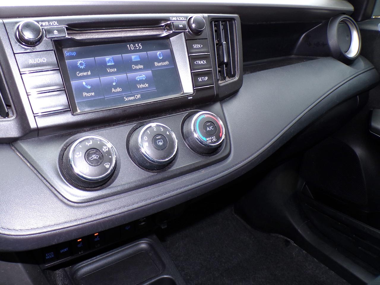 2016 Toyota RAV4 LE AWD Photo