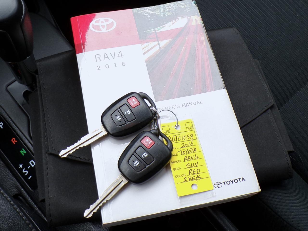 2016 Toyota RAV4 LE AWD Photo