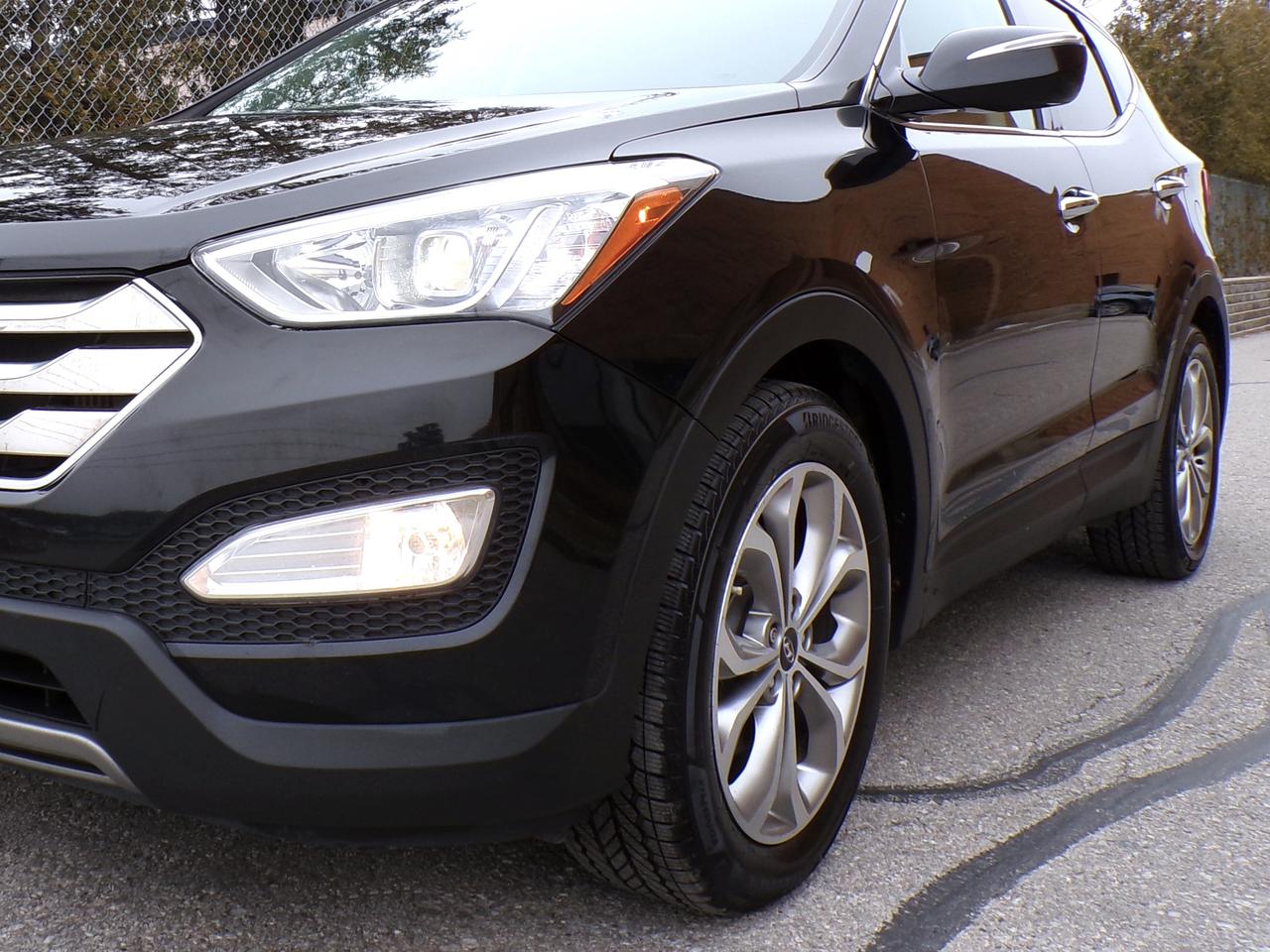 2016 Hyundai Santa Fe Sport 2.0T Limited AWD Photo3