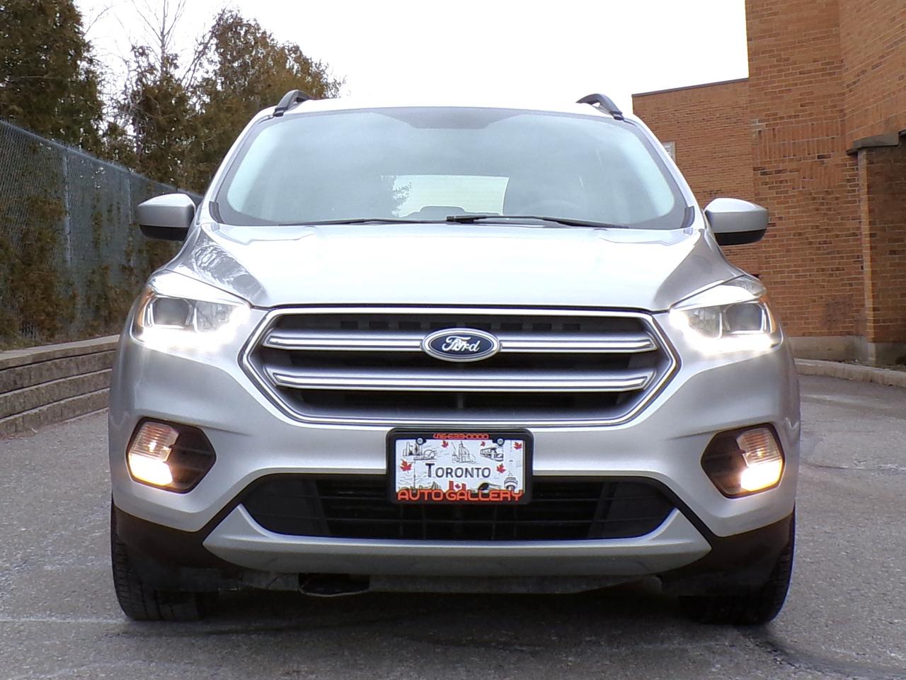 2017 Ford Escape SE 4WD | CARFAX CLEAN | 2-OWNERS Photo5