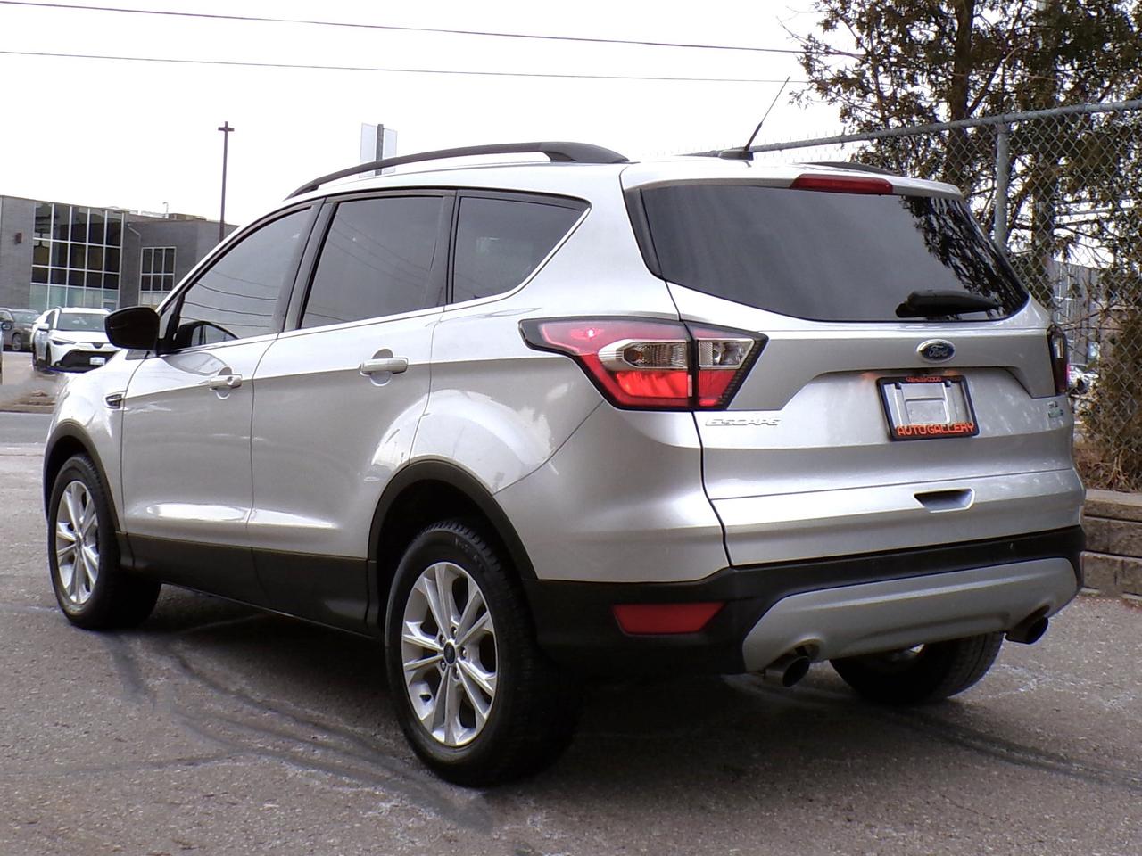 2017 Ford Escape SE 4WD | CARFAX CLEAN | 2-OWNERS Photo