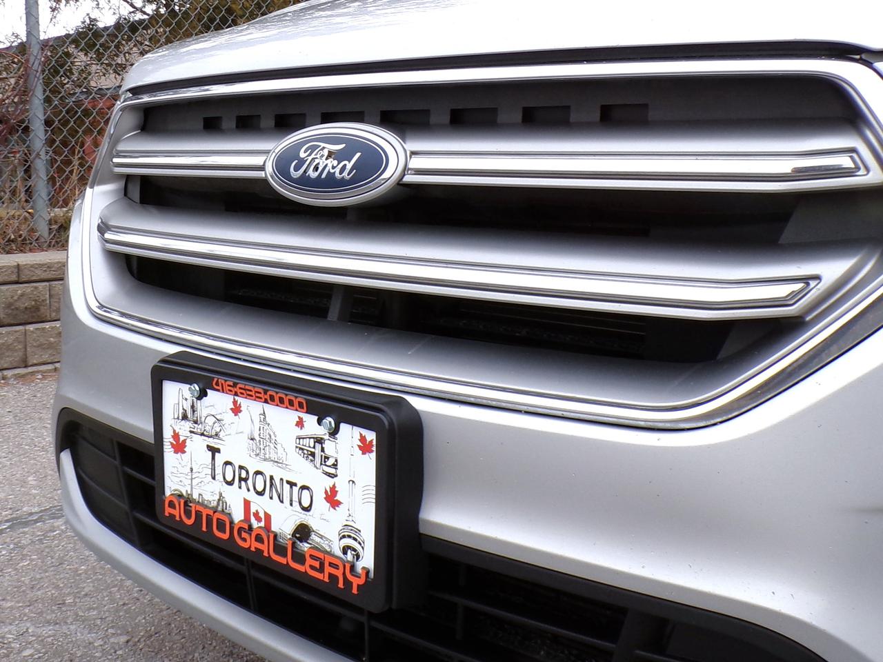 2017 Ford Escape SE 4WD | CARFAX CLEAN | 2-OWNERS Photo