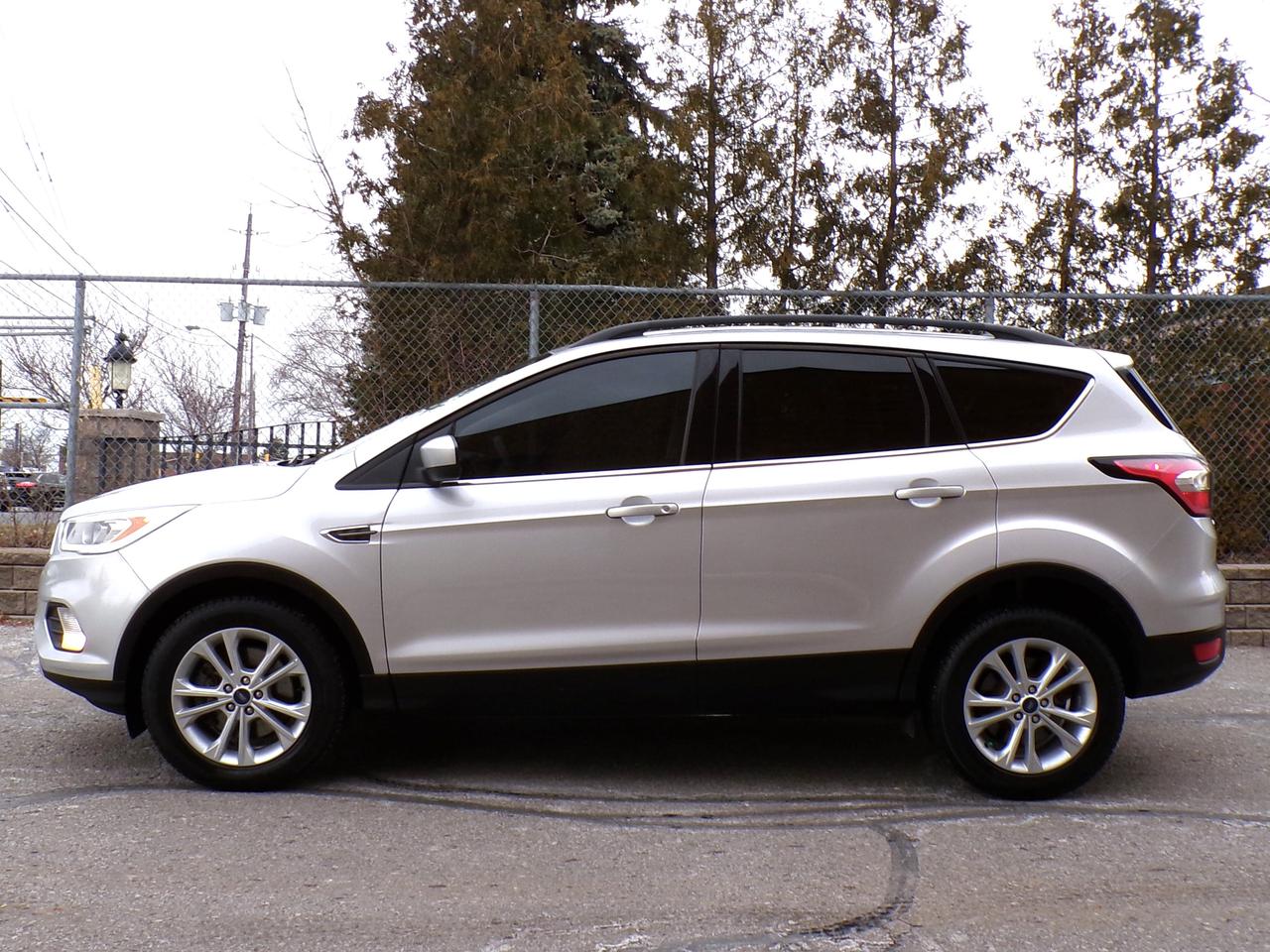 2017 Ford Escape SE 4WD | CARFAX CLEAN | 2-OWNERS Photo