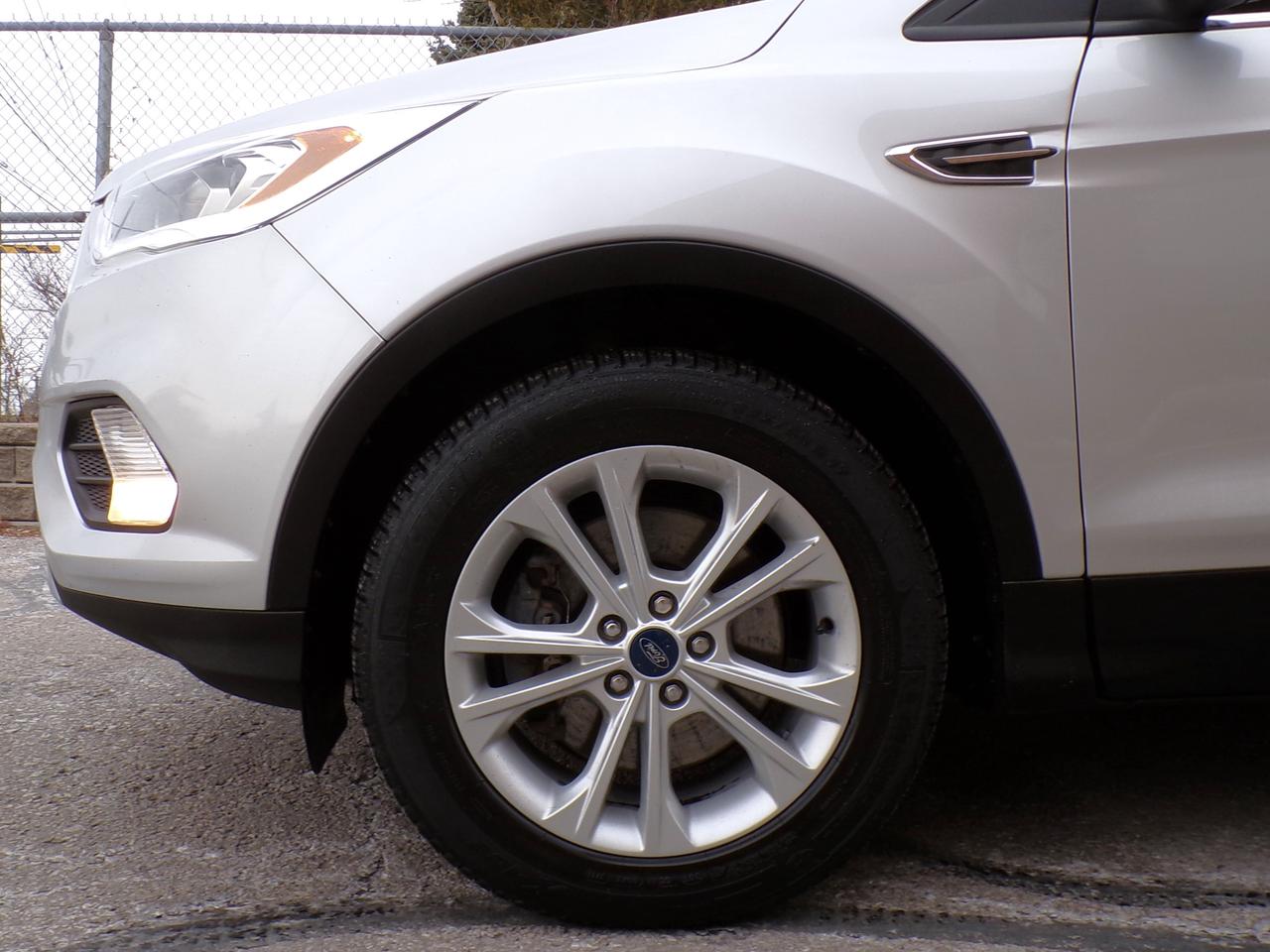 2017 Ford Escape SE 4WD | CARFAX CLEAN | 2-OWNERS Photo