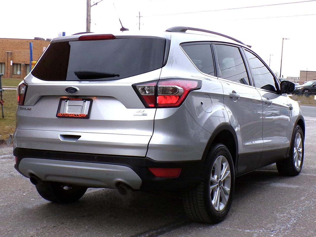 2017 Ford Escape SE 4WD | CARFAX CLEAN | 2-OWNERS Photo