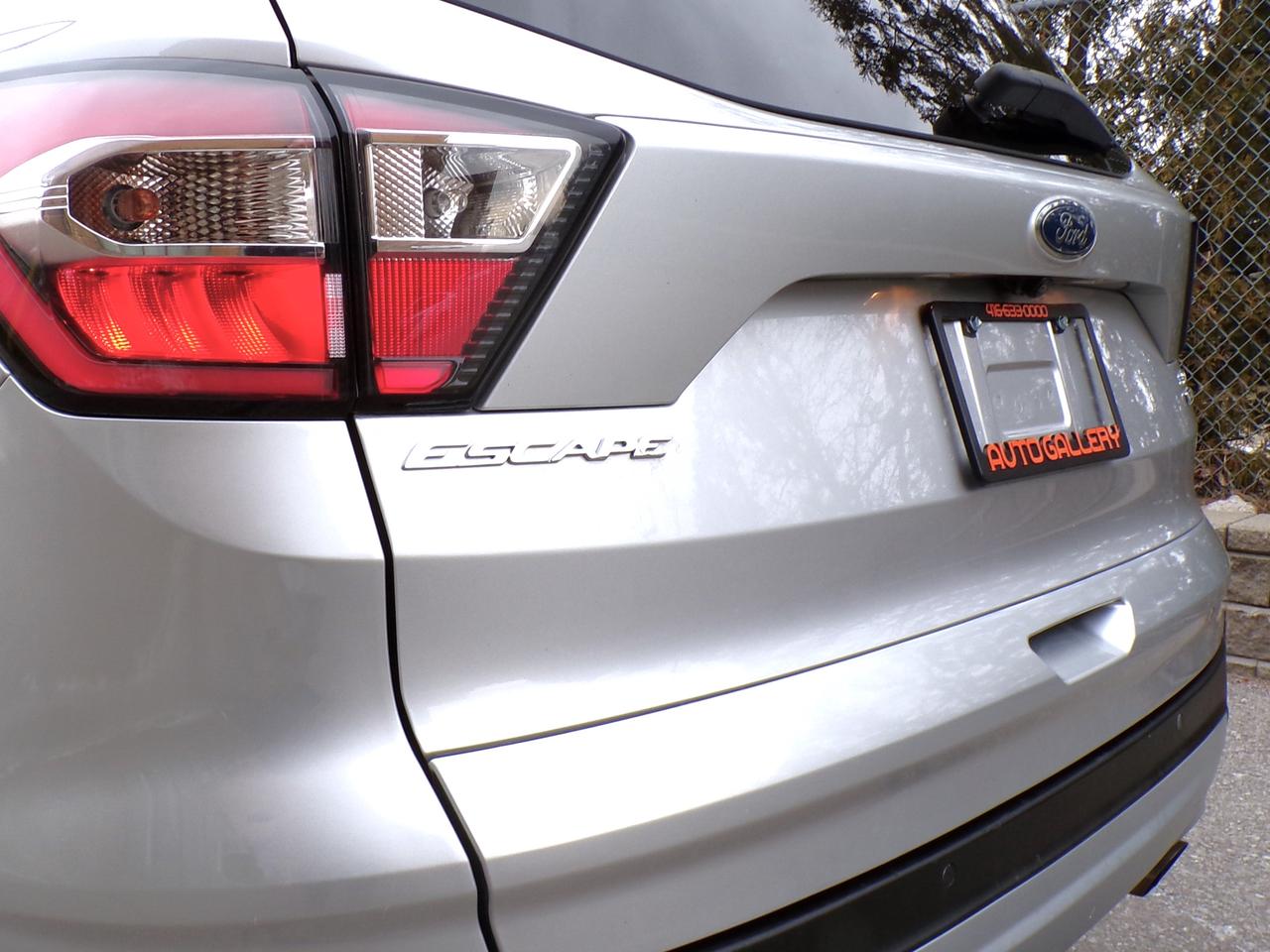 2017 Ford Escape SE 4WD | CARFAX CLEAN | 2-OWNERS Photo