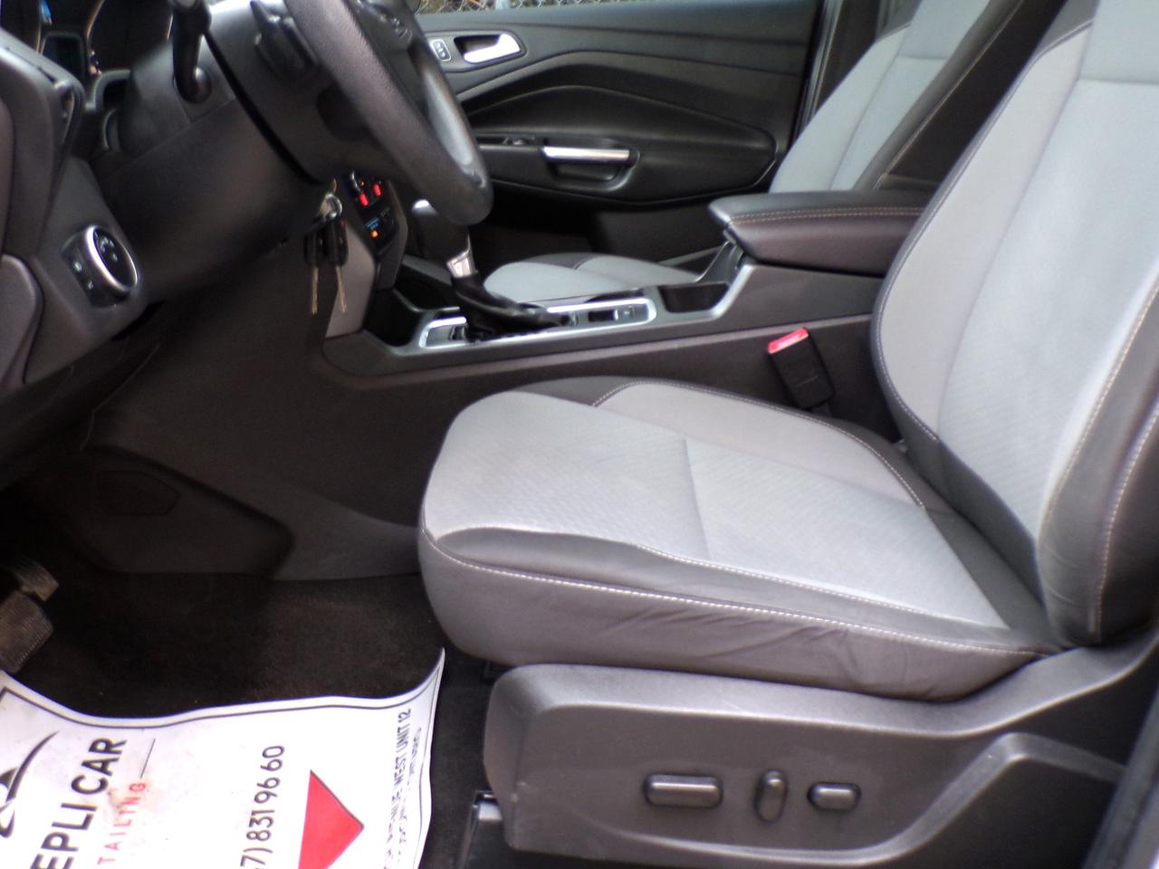 2017 Ford Escape SE 4WD | CARFAX CLEAN | 2-OWNERS Photo