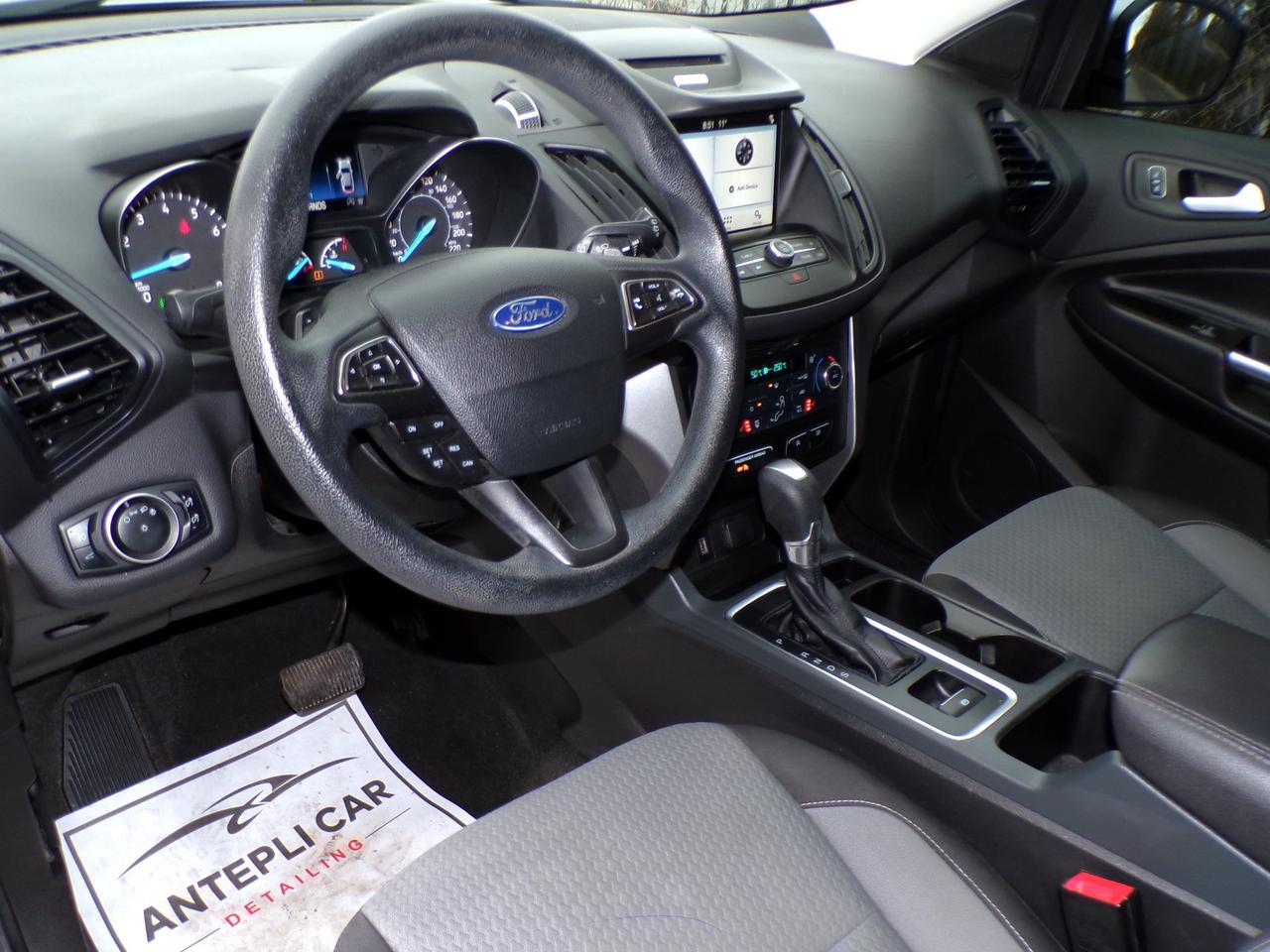 2017 Ford Escape SE 4WD | CARFAX CLEAN | 2-OWNERS Photo