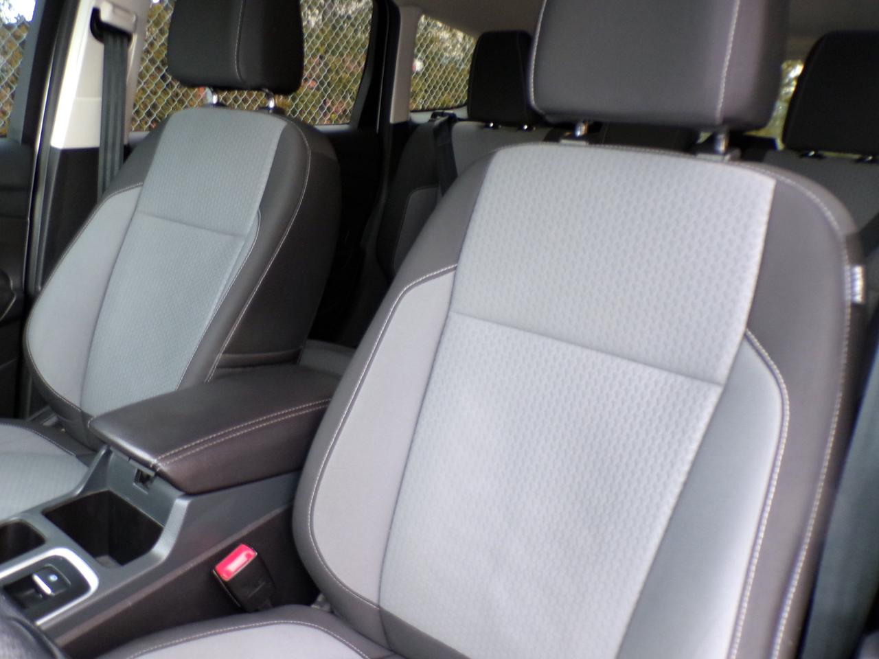 2017 Ford Escape SE 4WD | CARFAX CLEAN | 2-OWNERS Photo