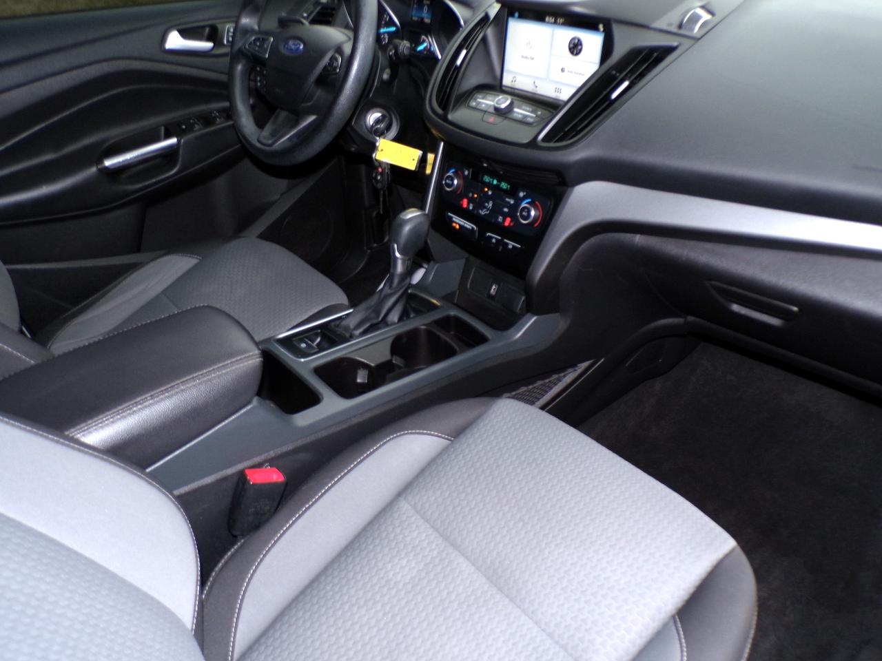 2017 Ford Escape SE 4WD | CARFAX CLEAN | 2-OWNERS Photo