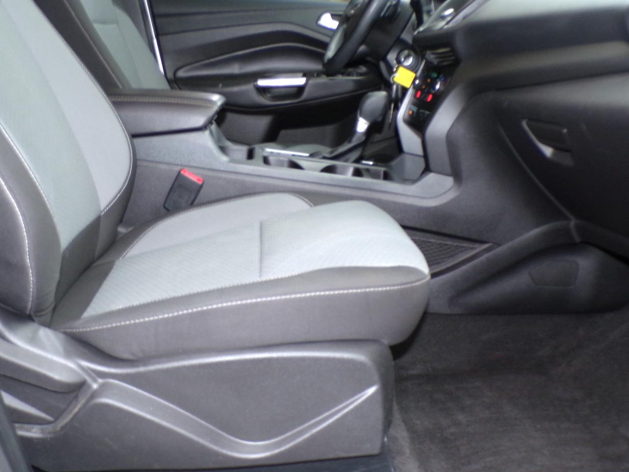 2017 Ford Escape SE 4WD | CARFAX CLEAN | 2-OWNERS Photo