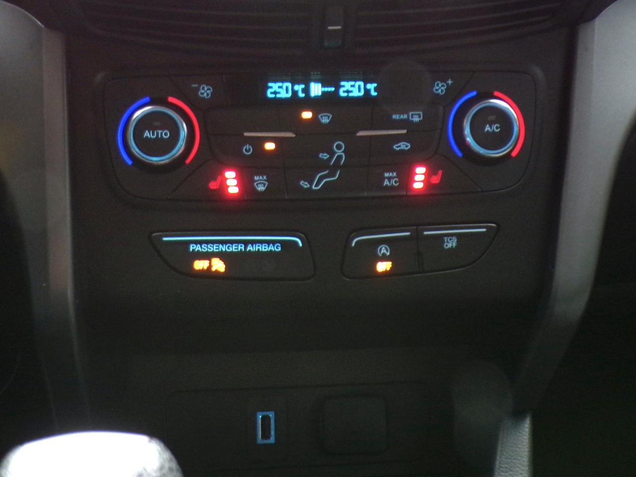 2017 Ford Escape SE 4WD | CARFAX CLEAN | 2-OWNERS Photo