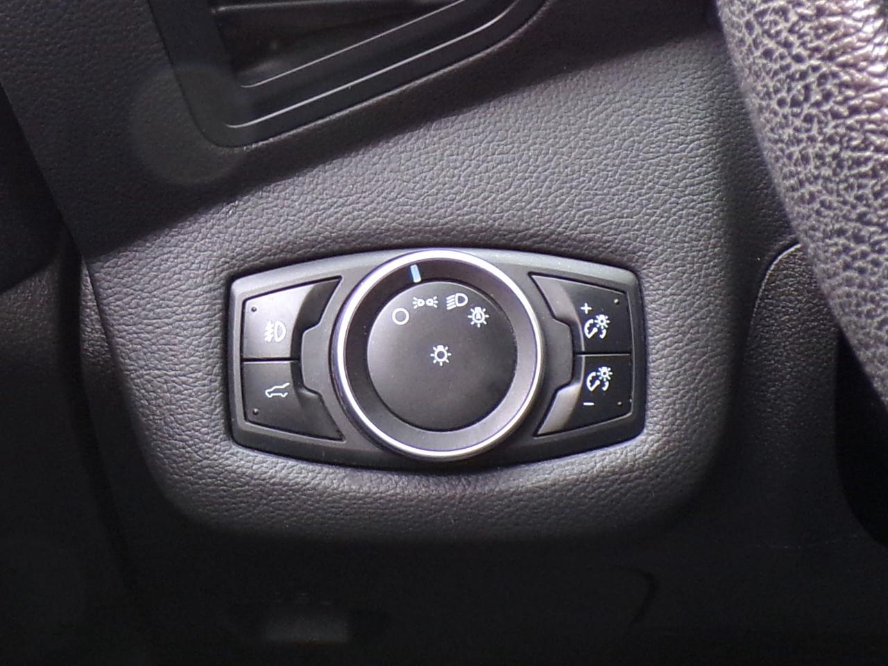 2017 Ford Escape SE 4WD | CARFAX CLEAN | 2-OWNERS Photo