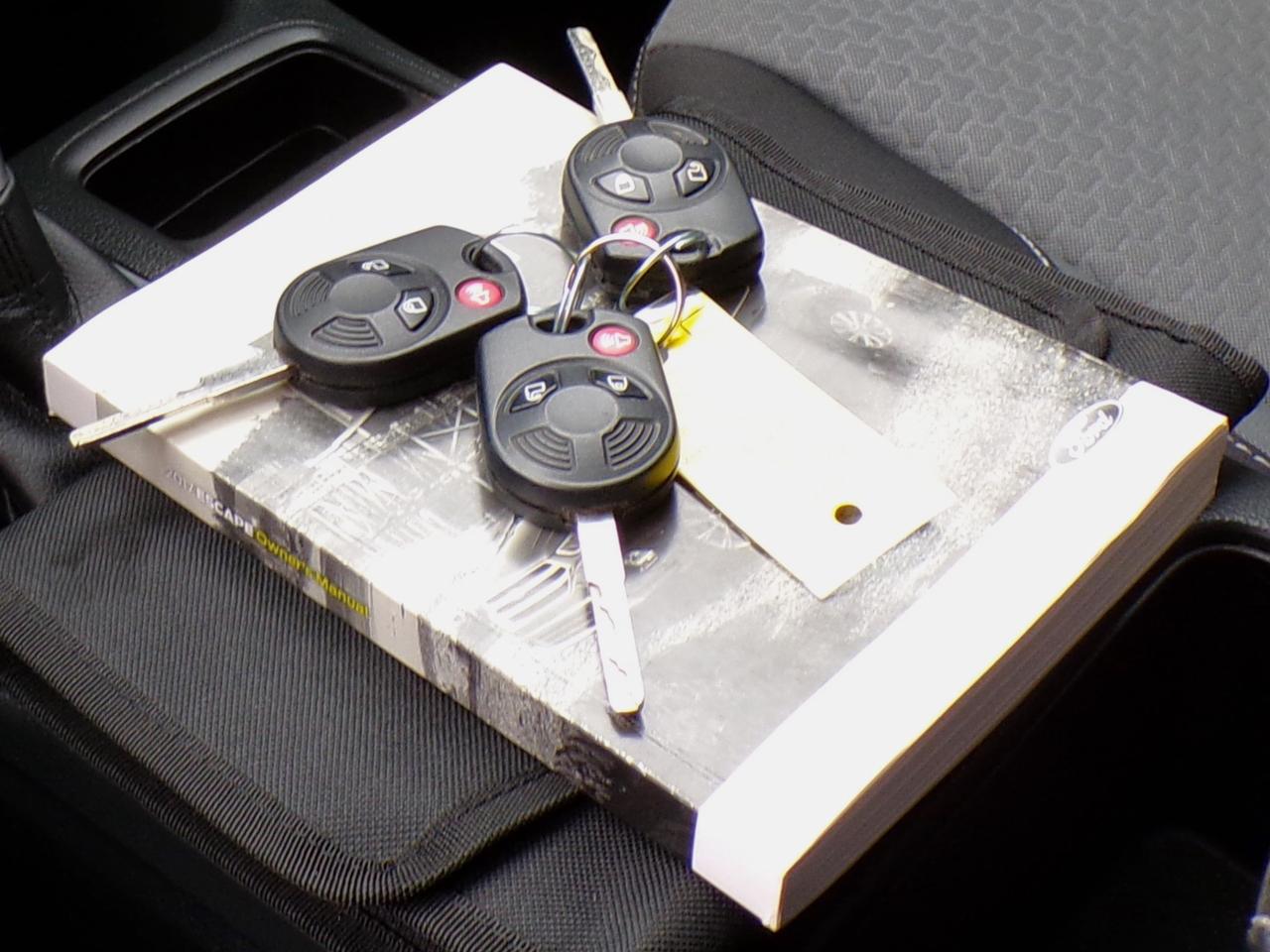 2017 Ford Escape SE 4WD | CARFAX CLEAN | 2-OWNERS Photo