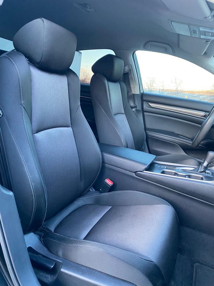 2019 Honda Accord LX Photo