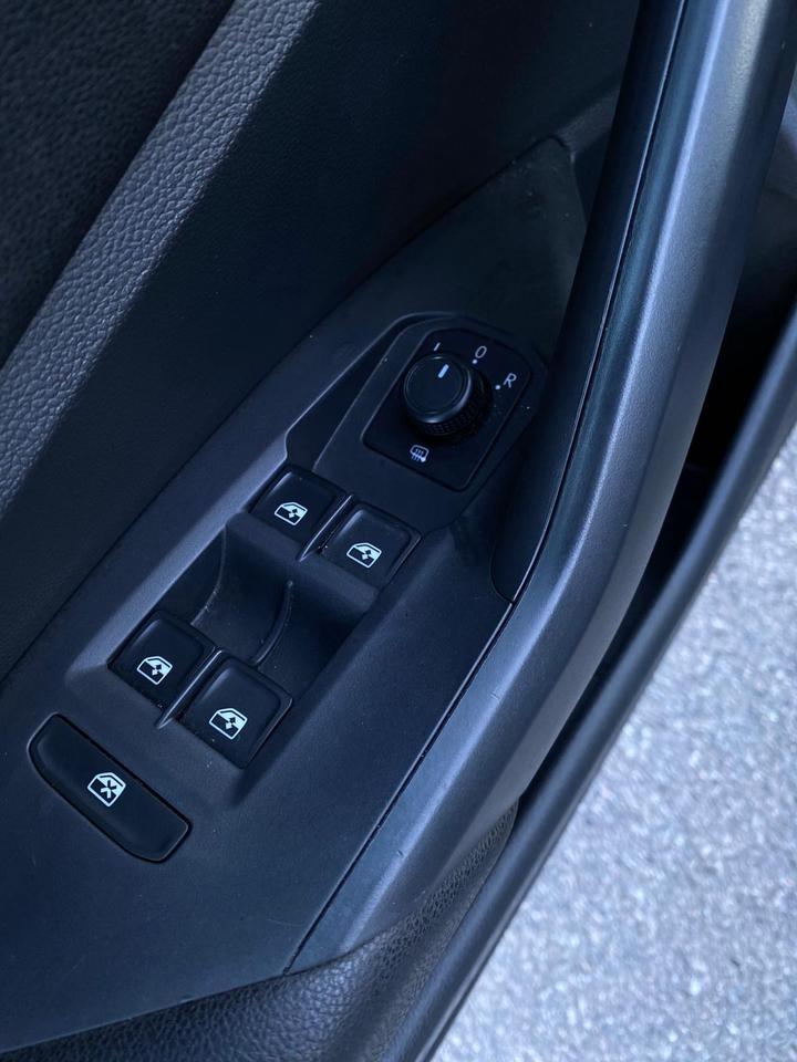 2019 Volkswagen Jetta Highline | LEATHER | SUNROOF | NO ACCIDENT Photo