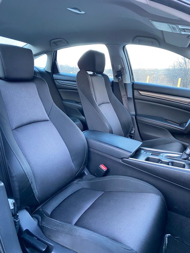 2018 Honda Accord LX Photo