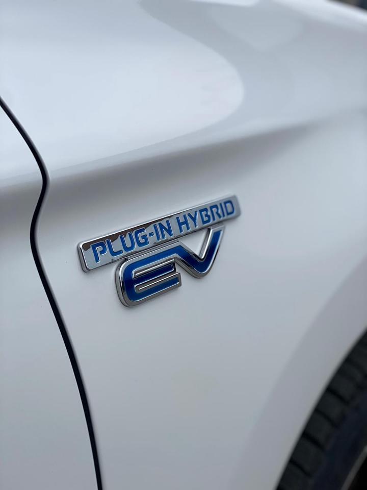 2018 Mitsubishi Outlander PHEV HYBRID GT AWD NO ACCIDENT Photo