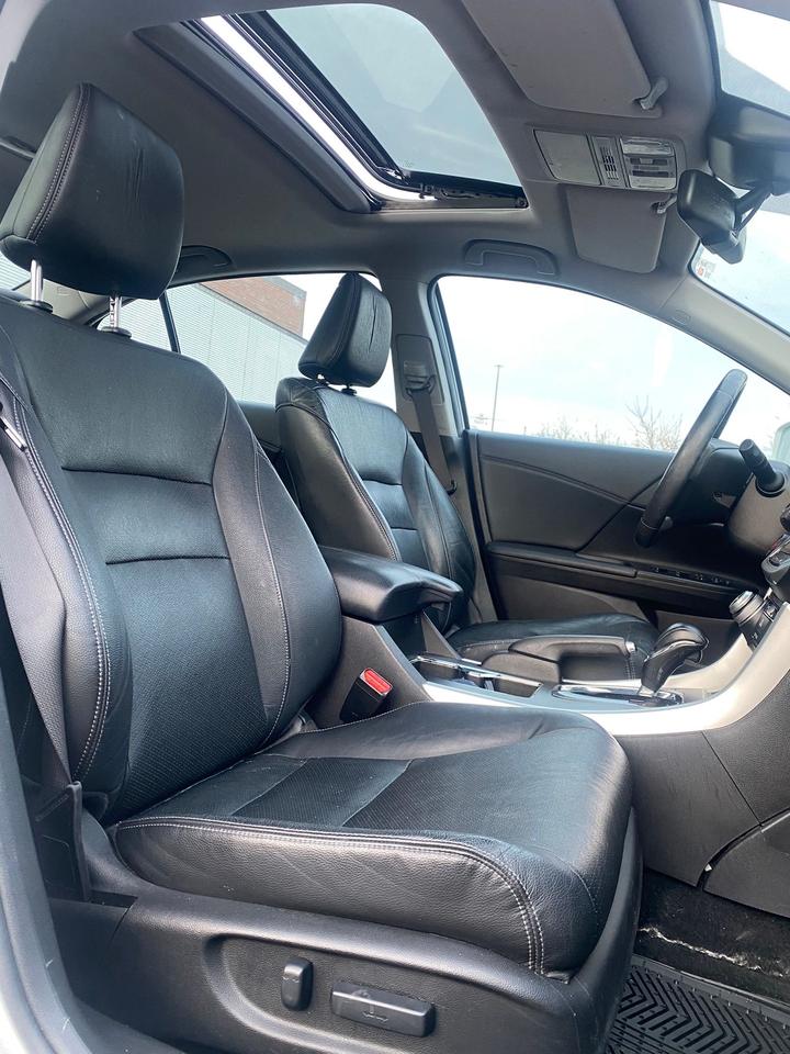 2015 Honda Accord Touring | LEATHER | SUNROOF Photo