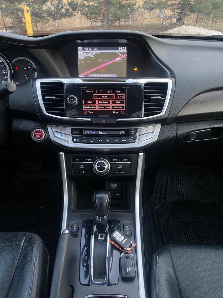 2015 Honda Accord Touring | LEATHER | SUNROOF Photo