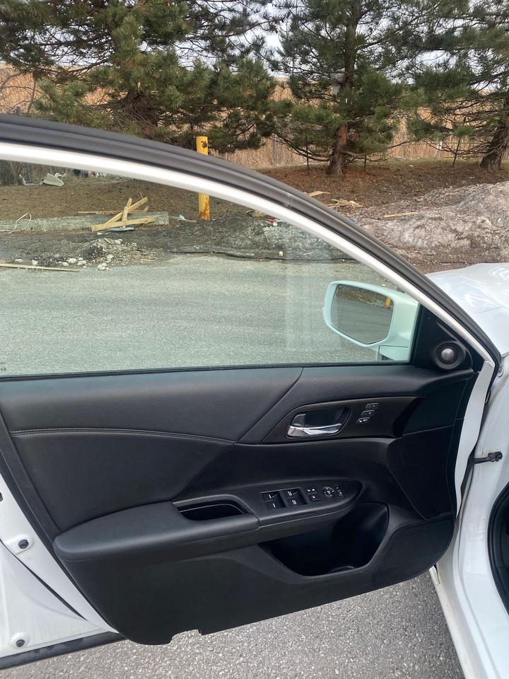 2015 Honda Accord Touring | LEATHER | SUNROOF Photo