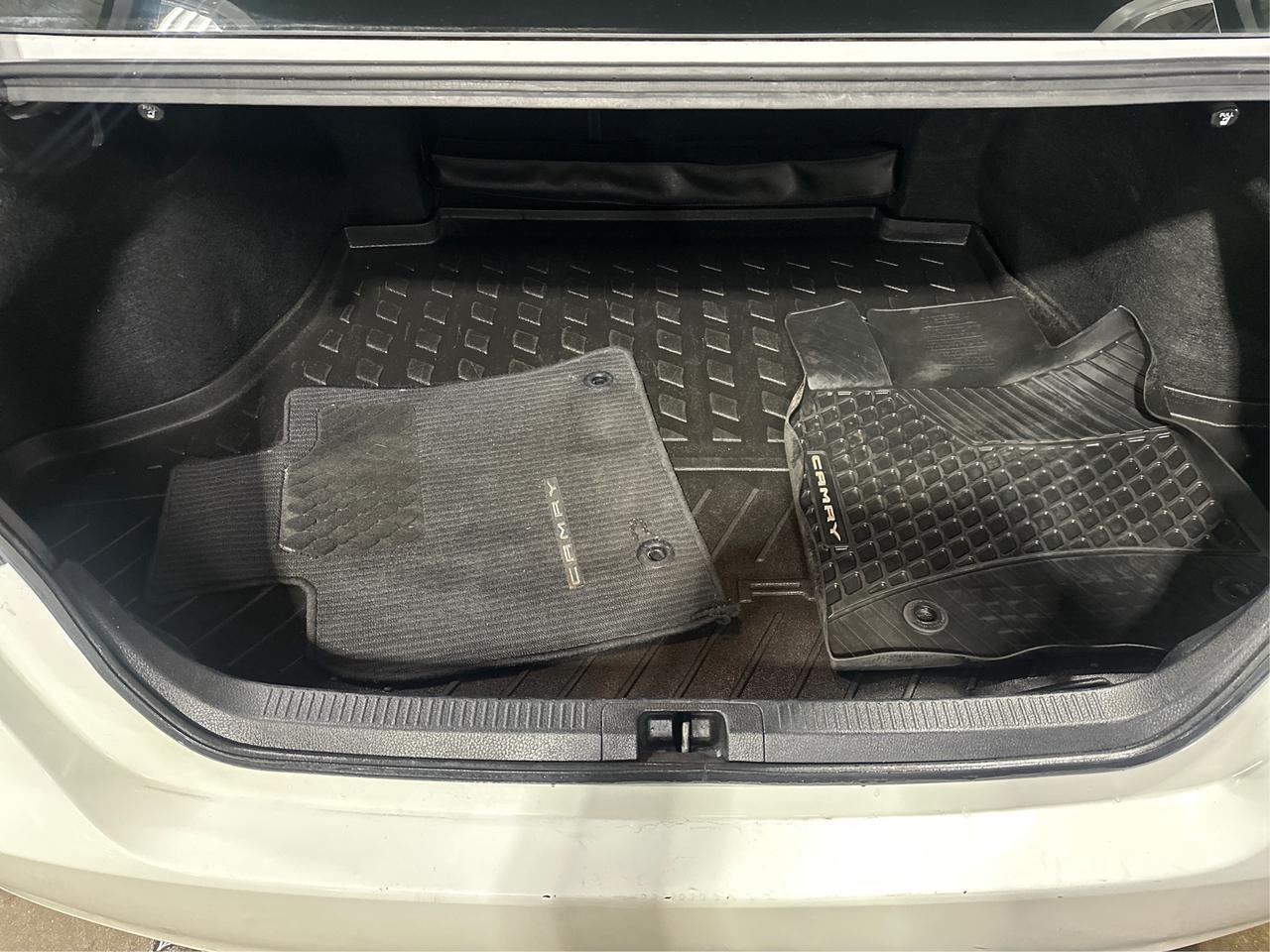 2018 Toyota Camry Hybrid SE Photo