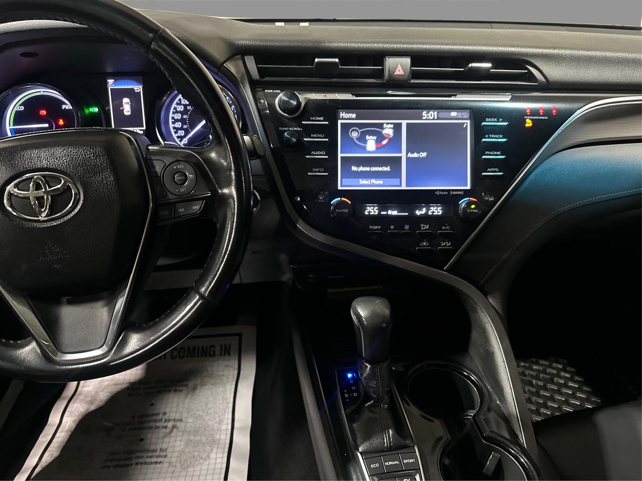 2018 Toyota Camry Hybrid SE Photo