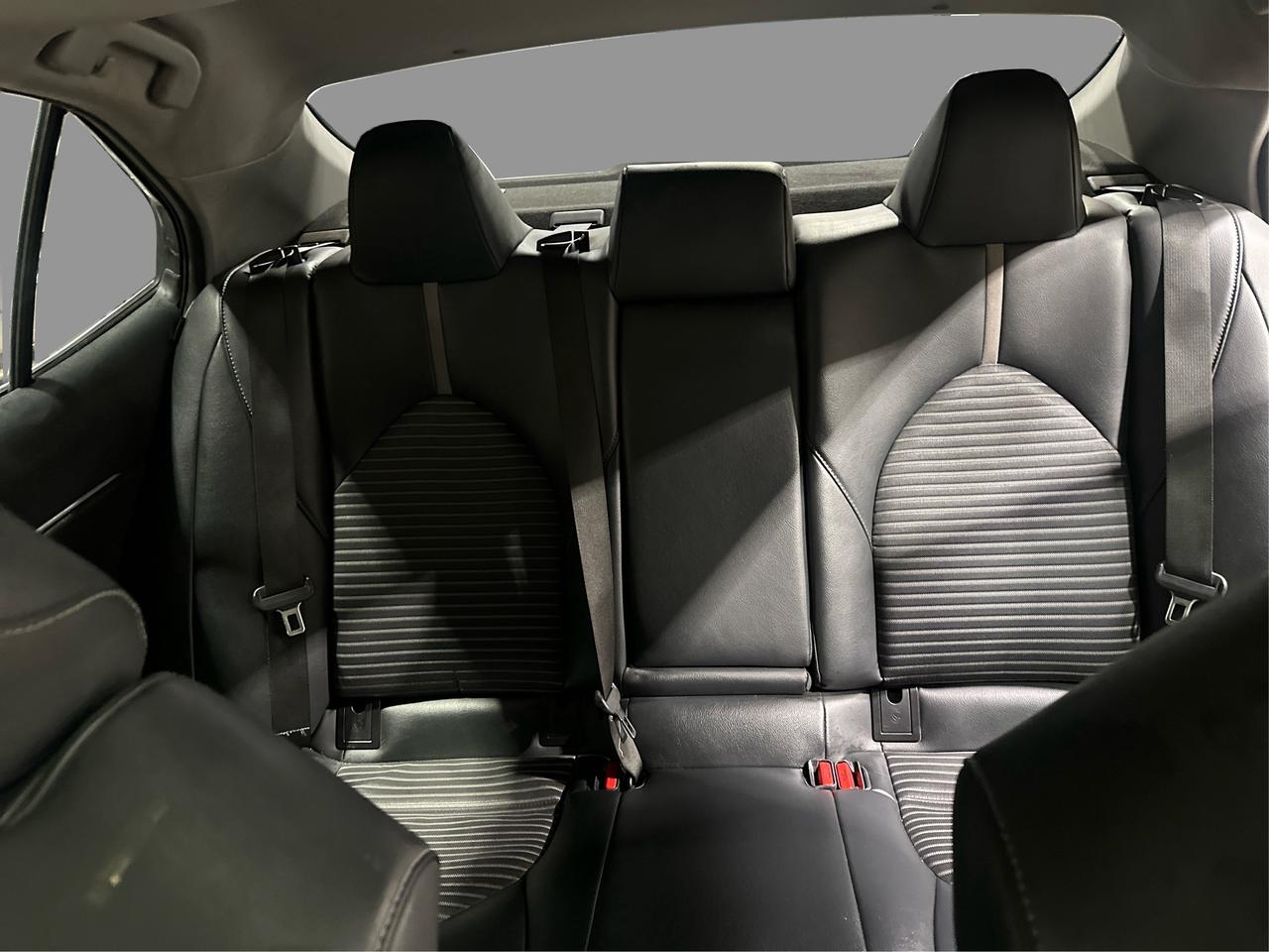 2018 Toyota Camry Hybrid SE Photo