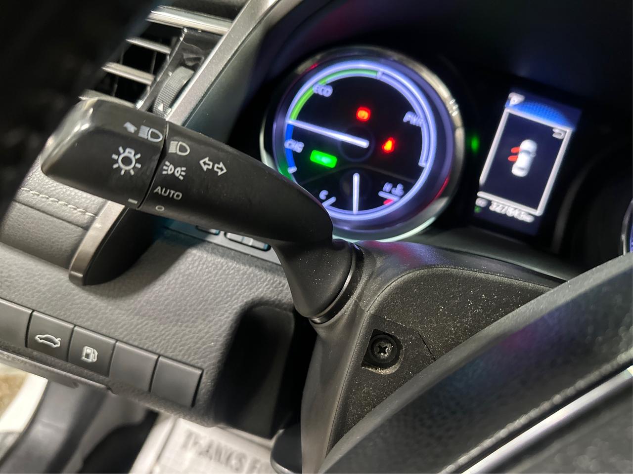 2018 Toyota Camry Hybrid SE Photo