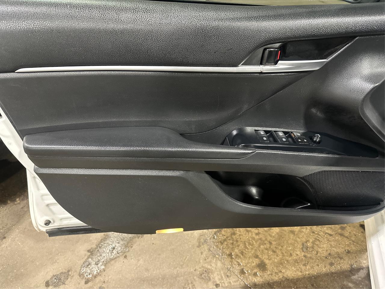 2018 Toyota Camry Hybrid SE Photo