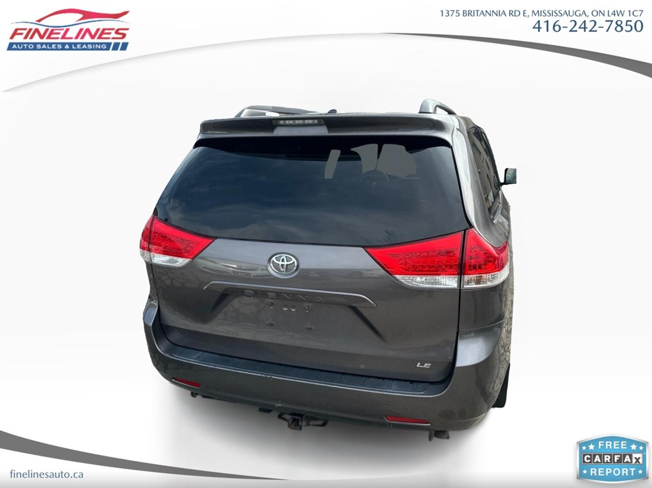 2014 Toyota Sienna LE Photo