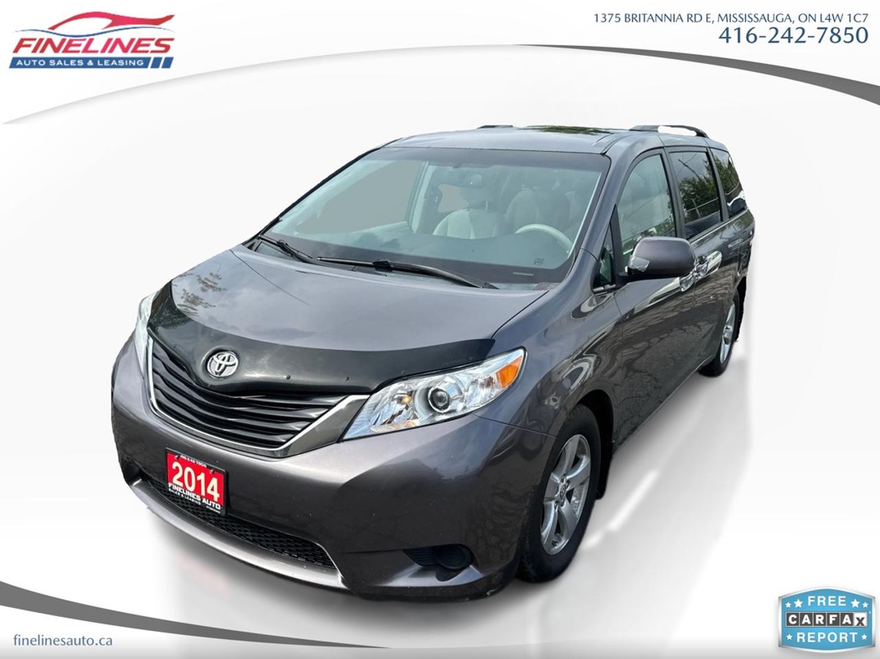 2014 Toyota Sienna LE Photo0