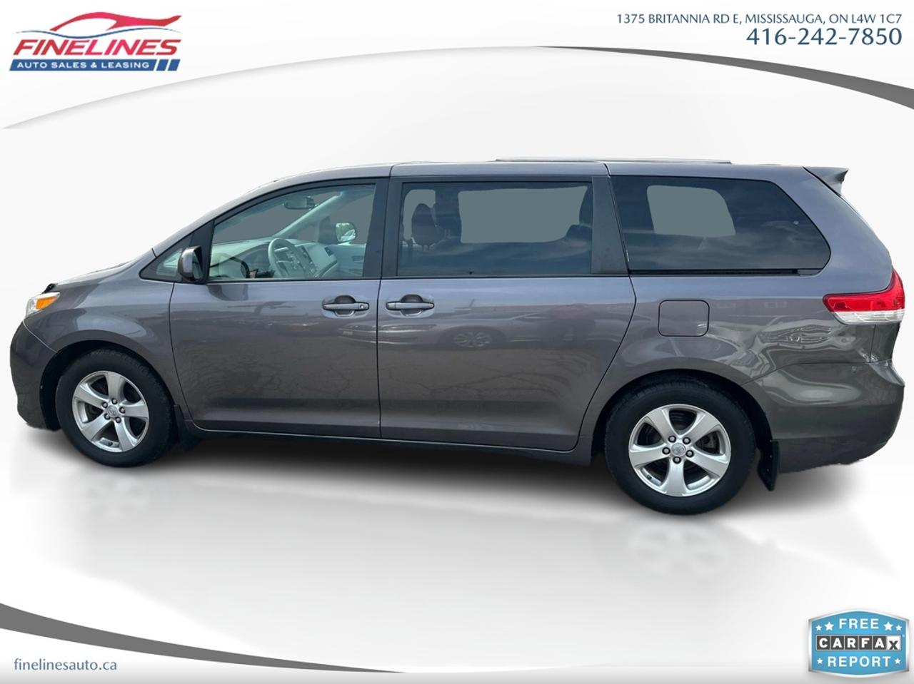 2014 Toyota Sienna LE Photo