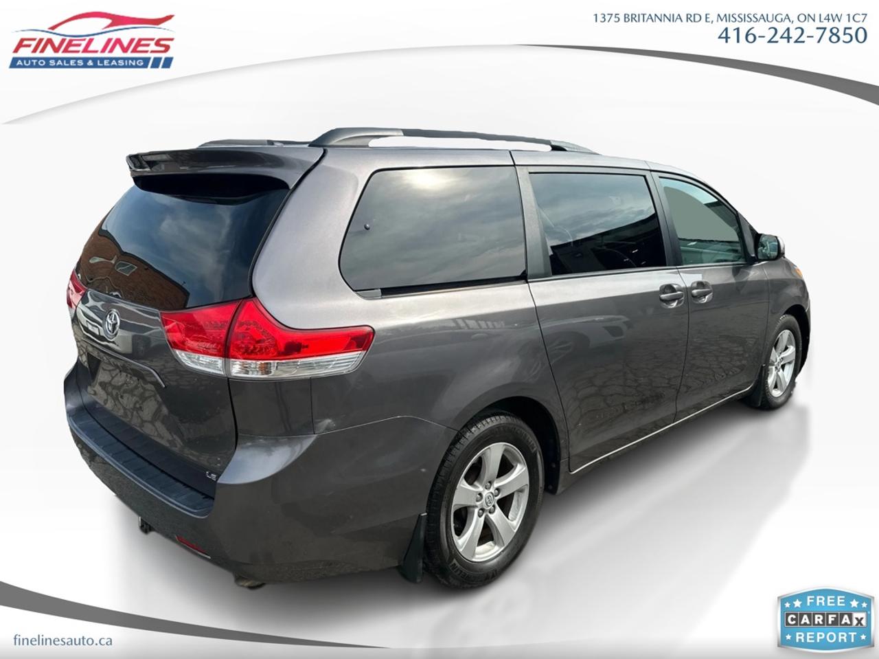 2014 Toyota Sienna LE Photo4