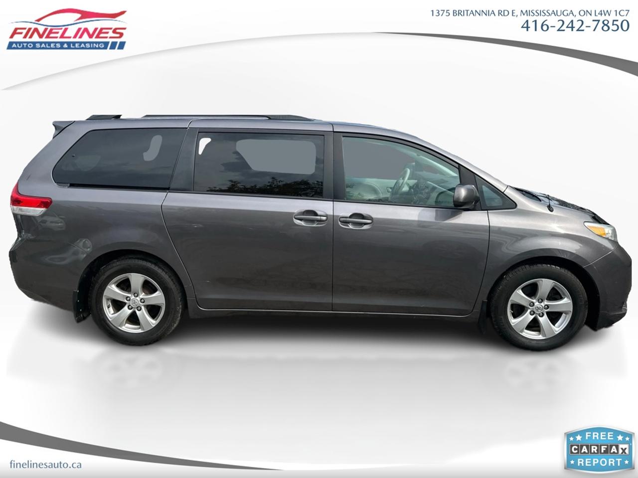 2014 Toyota Sienna LE Photo
