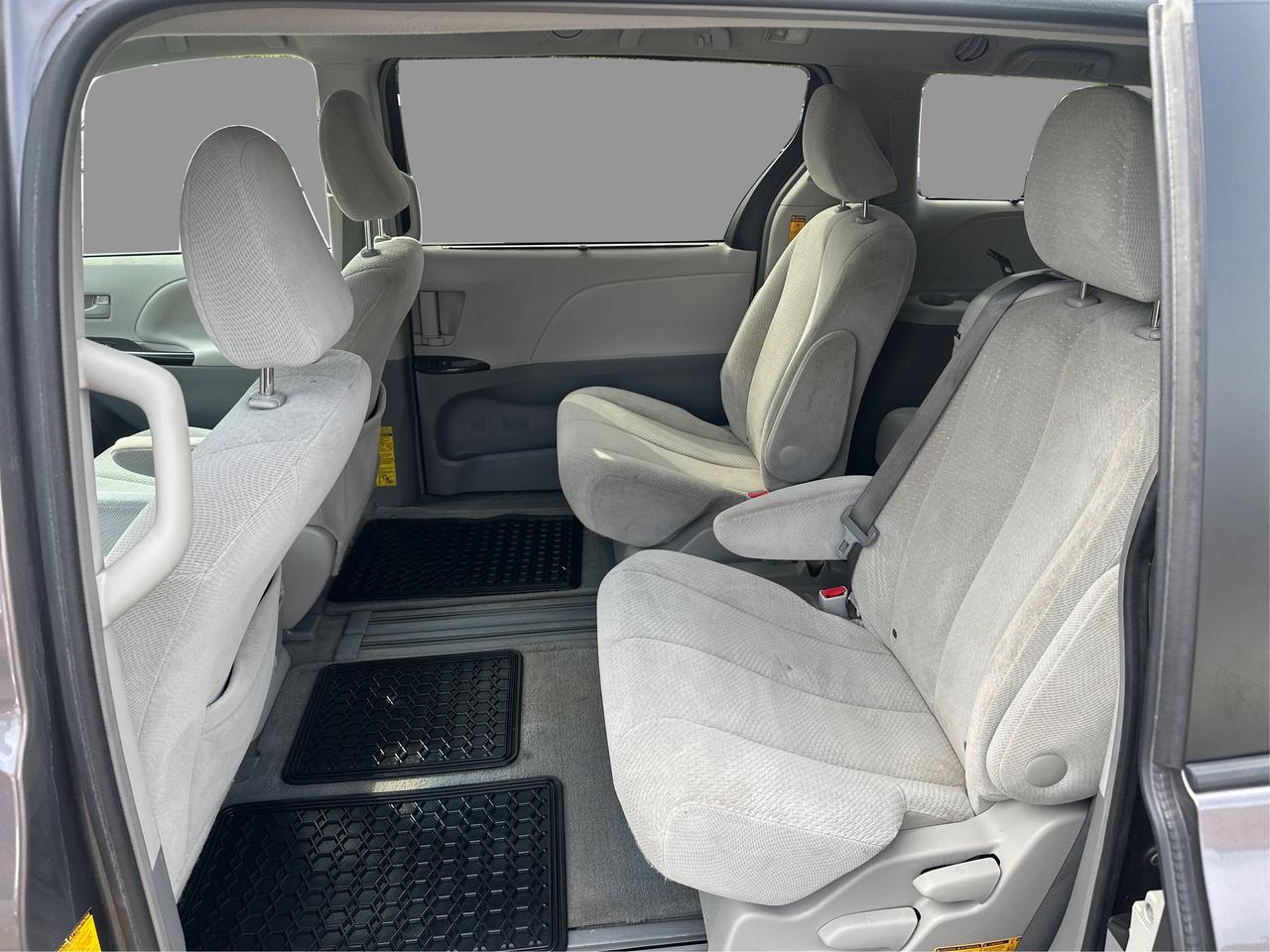 2014 Toyota Sienna LE Photo
