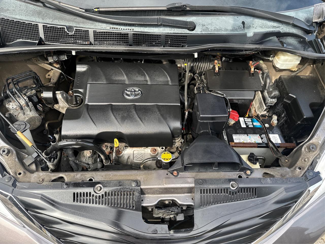 2014 Toyota Sienna LE Photo