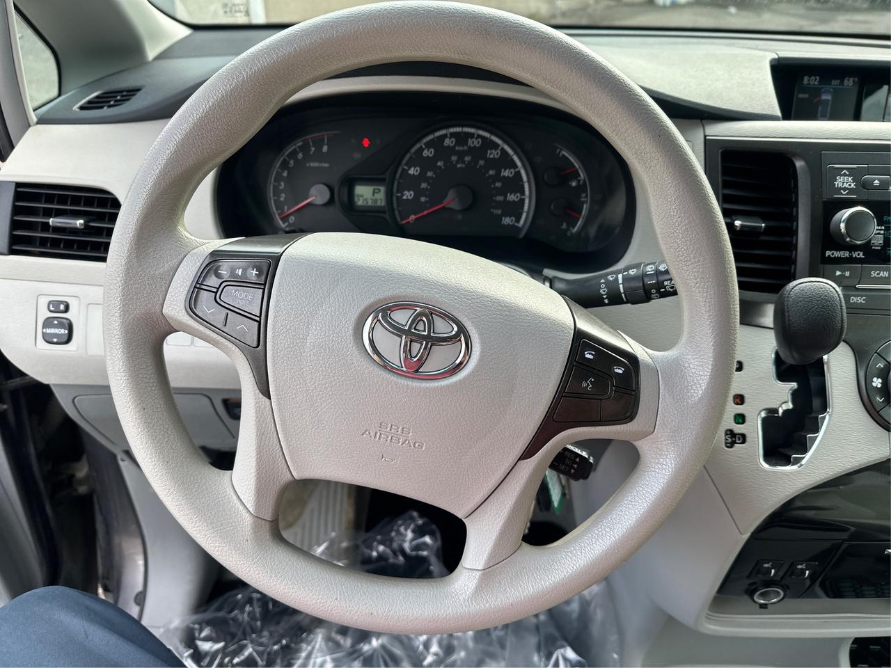 2014 Toyota Sienna LE Photo