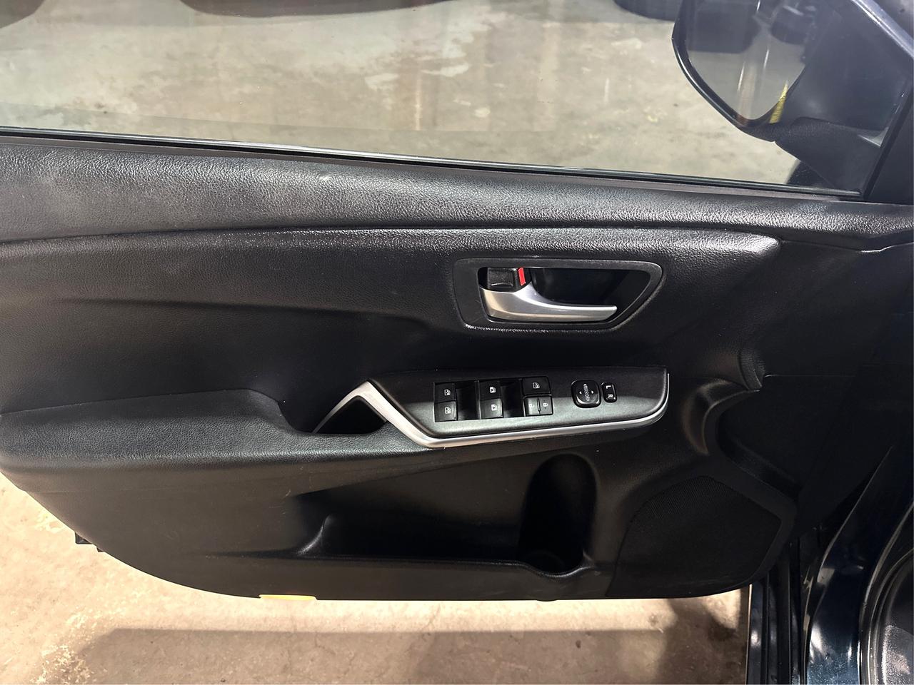 2016 Toyota Camry LE Photo