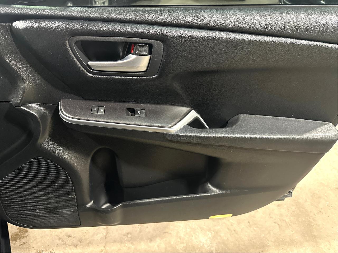 2016 Toyota Camry LE Photo