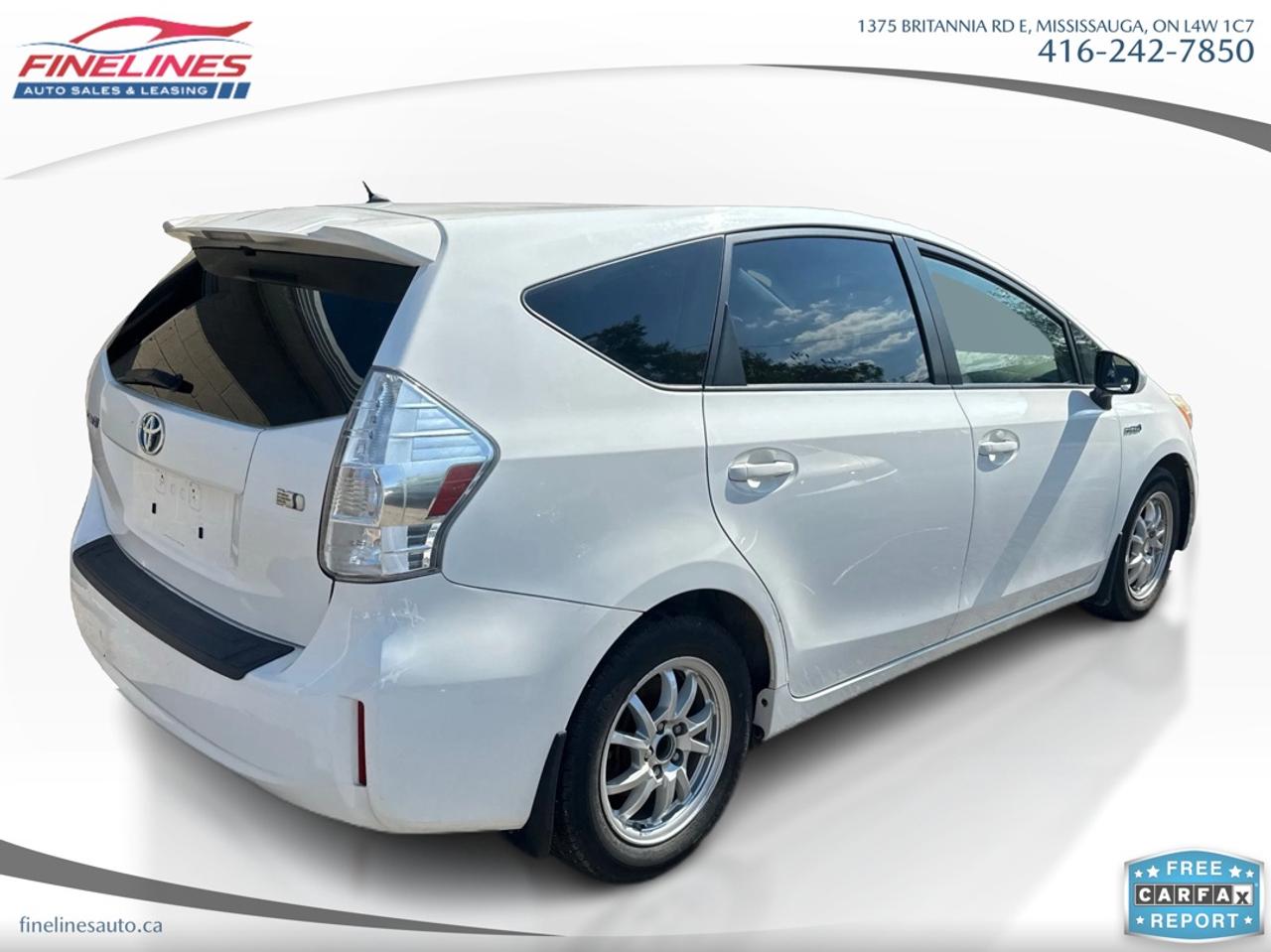 2014 Toyota Prius v Five Photo