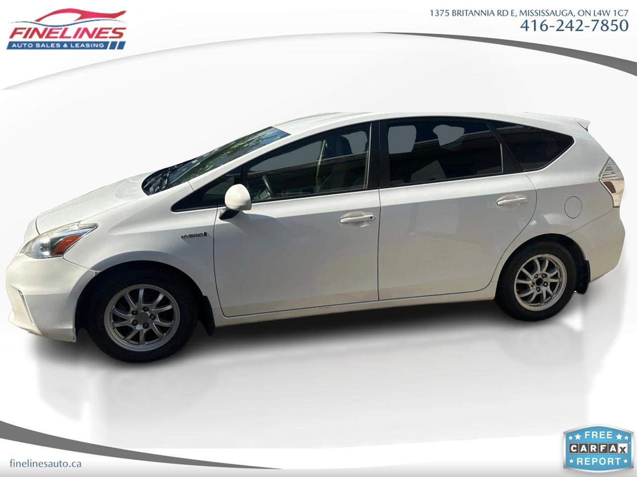 2014 Toyota Prius v Five Photo5