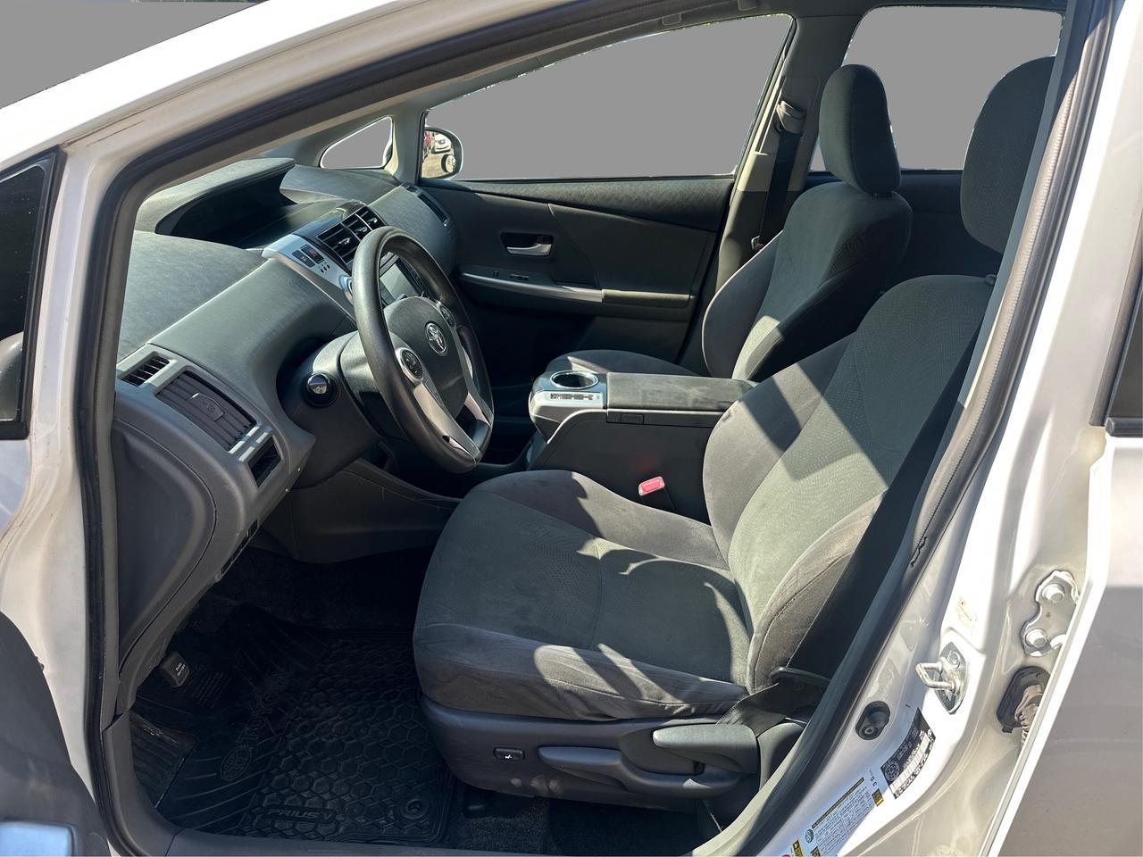 2014 Toyota Prius v Five Photo