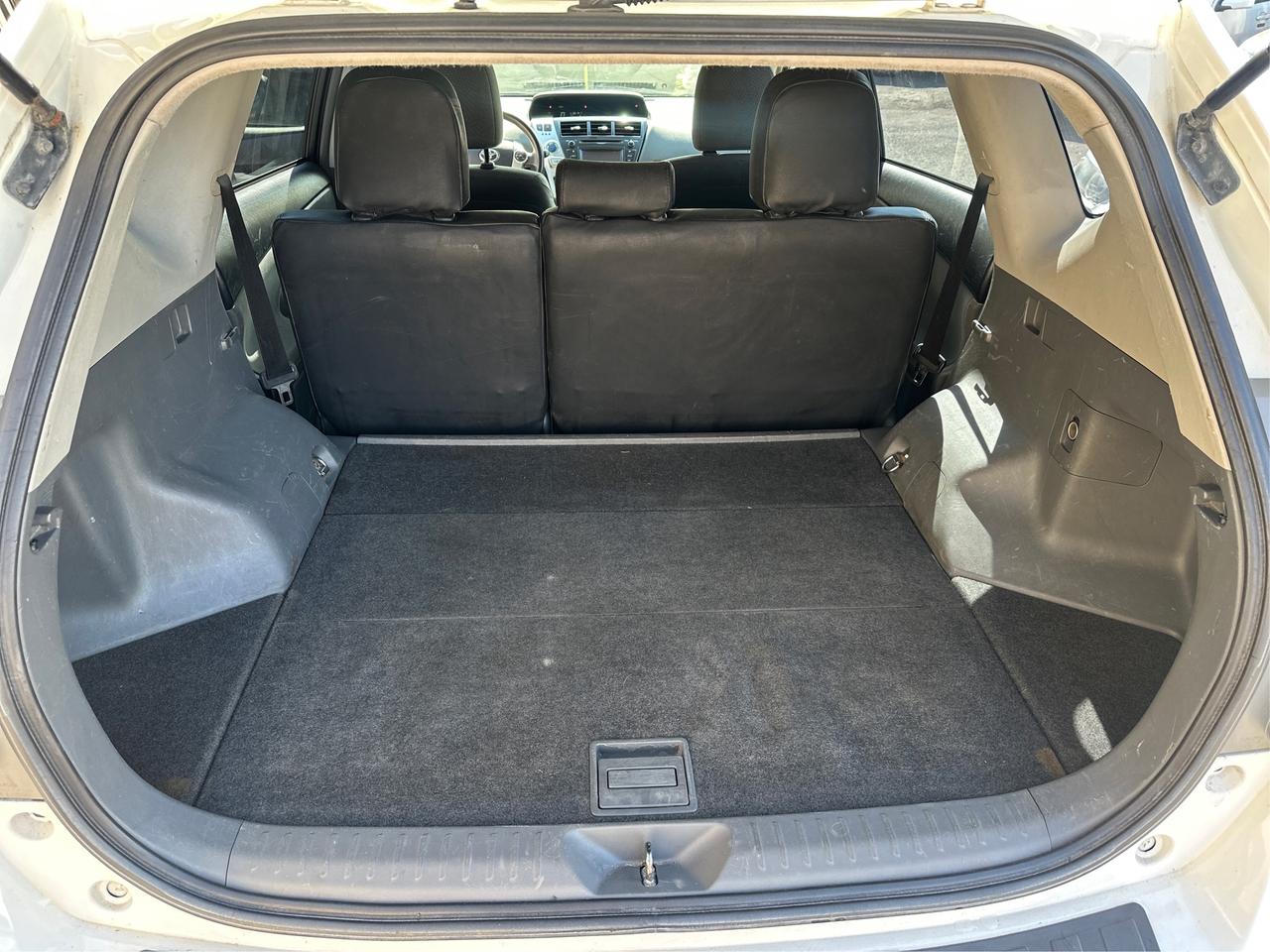 2014 Toyota Prius v Five Photo