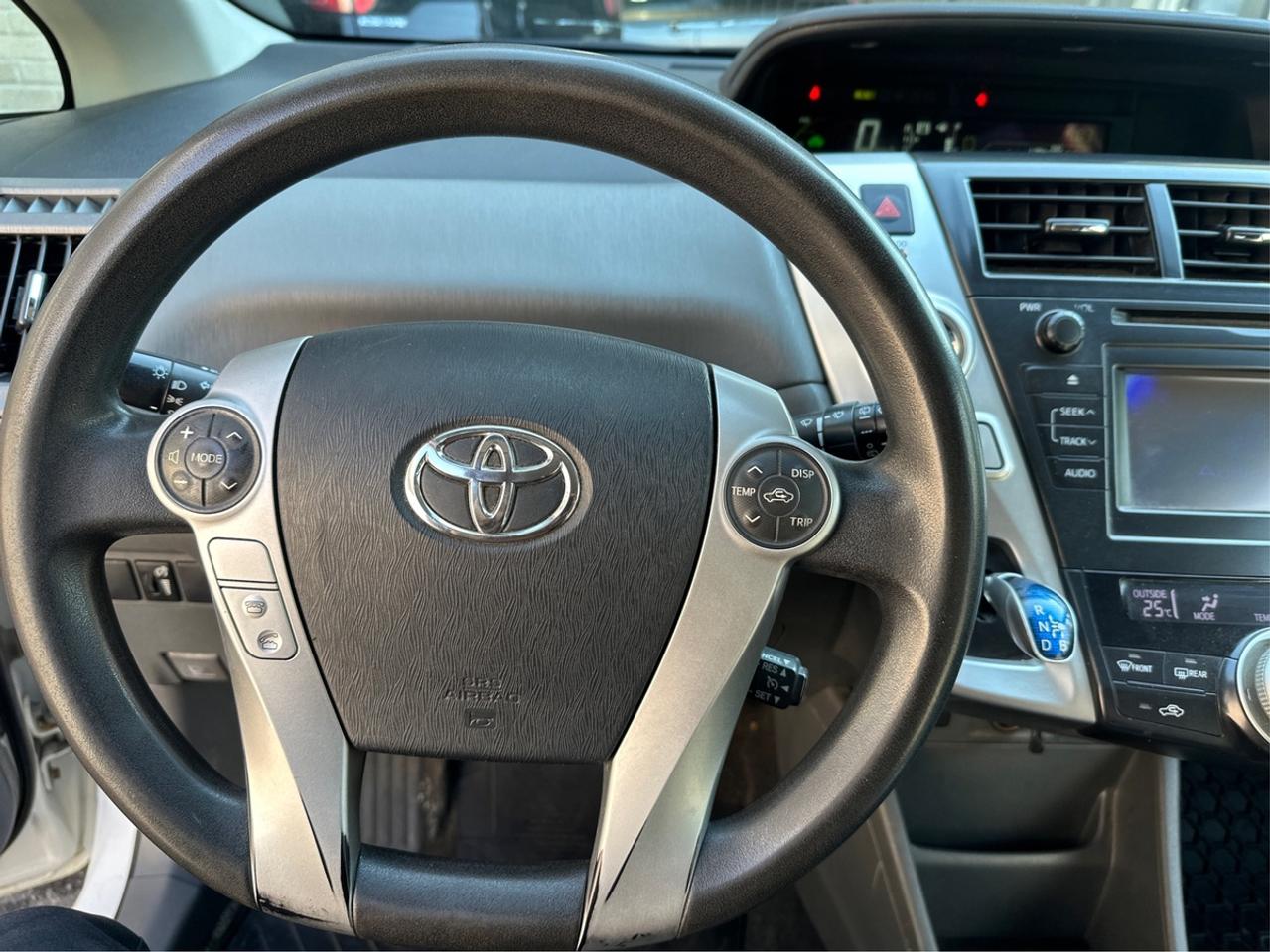 2014 Toyota Prius v Five Photo