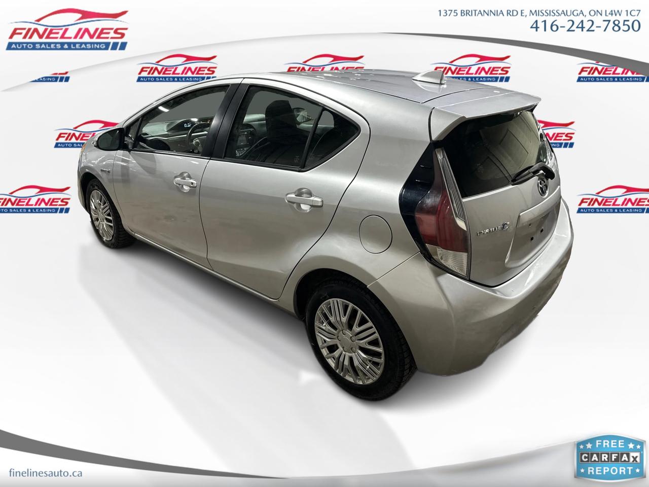 2016 Toyota Prius c Two Photo2