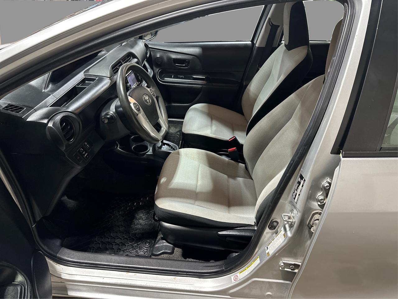 2016 Toyota Prius c Two Photo